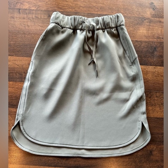 Lululemon On The Fly Skirt Size 2 - Picture 4 of 6
